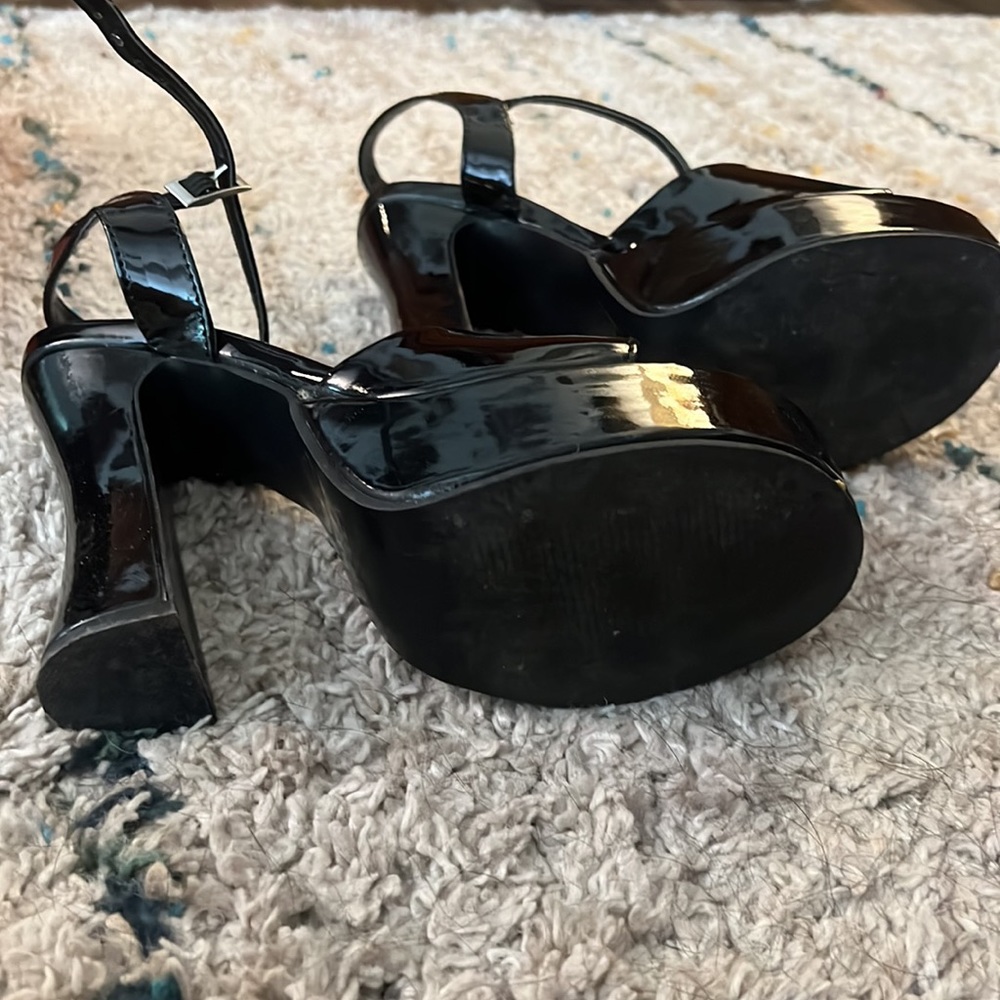 Shoes - Picture 2 of 9